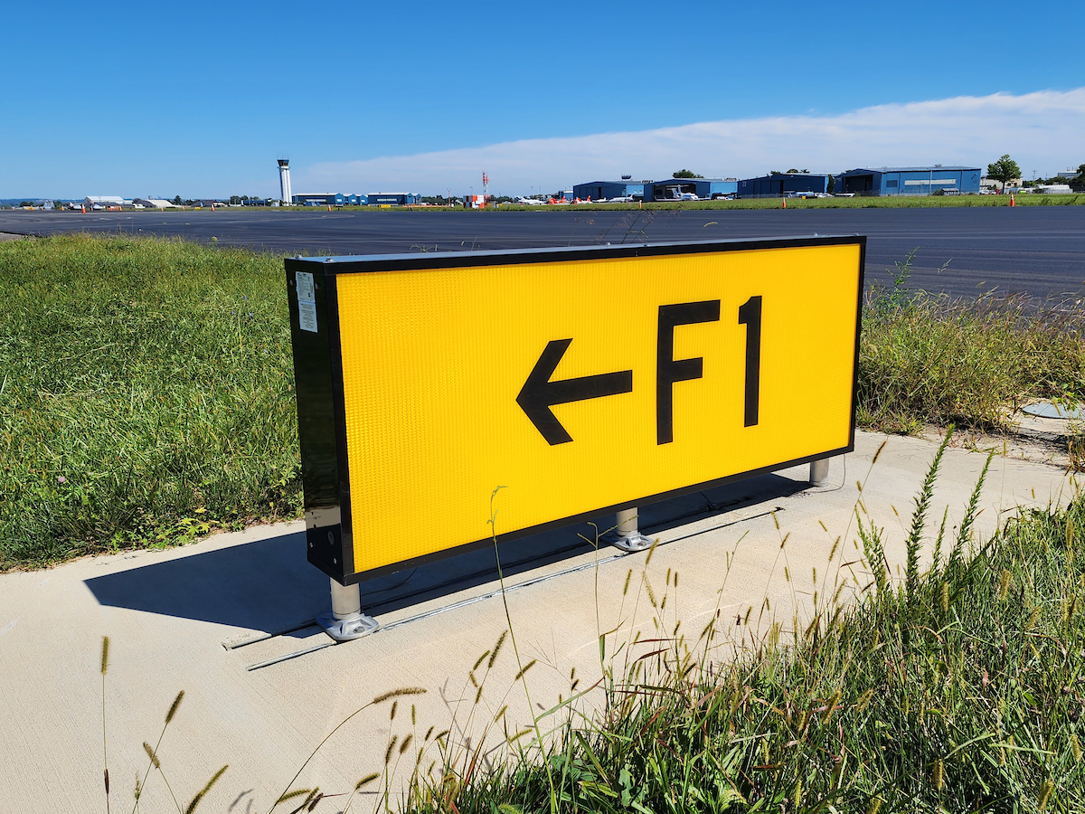 A taxiway marker on the Wilmington Airport ILG airfield