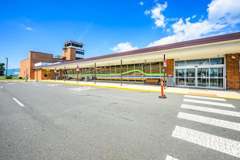 Request a Tour of Wilmington Airport | FlyILG